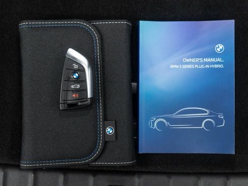 Used 2023 BMW 530e xDrive w/ Premium Package image 59