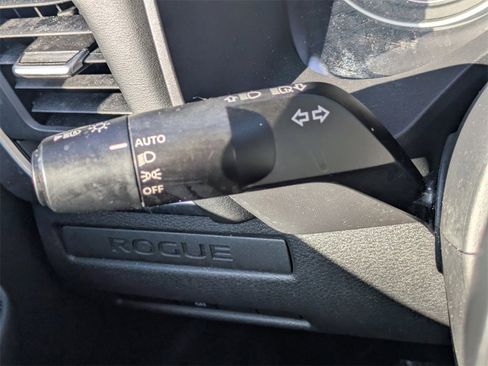 Used 2023 Nissan Rogue S image 25