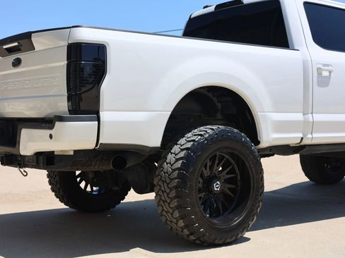 Used 2022 Ford F250 Lariat w/ Black Appearance Package AWD/4WD image 4
