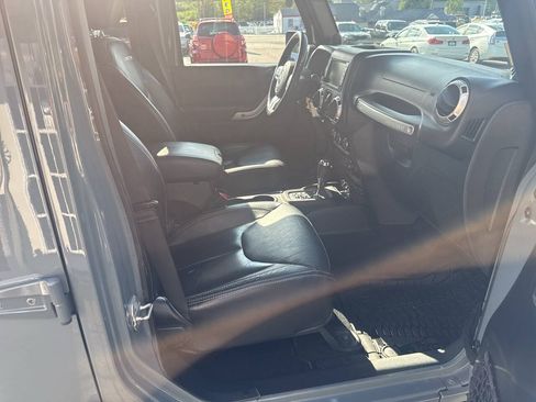 Used 2014 Jeep Wrangler Unlimited Rubicon AWD/4WD image 30