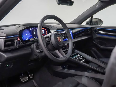 Used 2025 Porsche Macan 4S Electric image 4