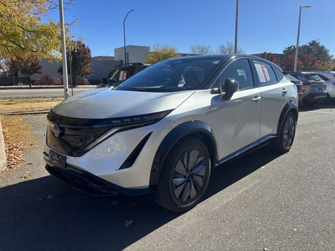 Used 2023 Nissan Ariya AWD image 4