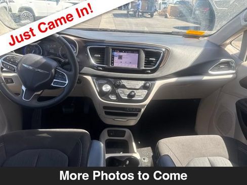 Used 2023 Chrysler Voyager LX FWD image 10