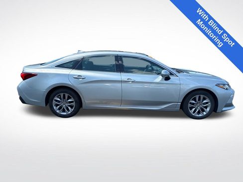 Used 2021 Toyota Avalon XLE w/ Moonroof Package FWD image 2