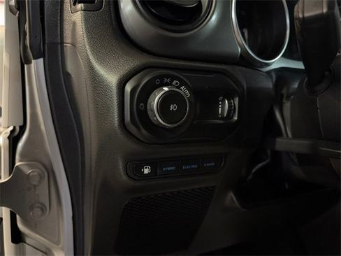 Used 2023 Jeep Wrangler Unlimited w/ Sun & Screen Package image 12