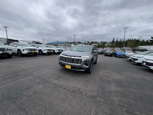 Used 2025 Chevrolet Equinox LT FWD image 6