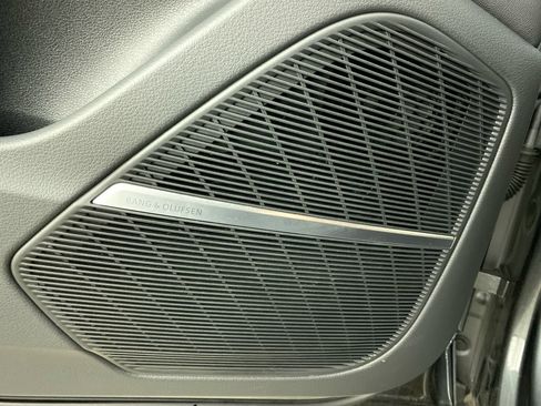 Used 2025 Audi Q8 Premium Plus w/ Premium Plus Package image 11