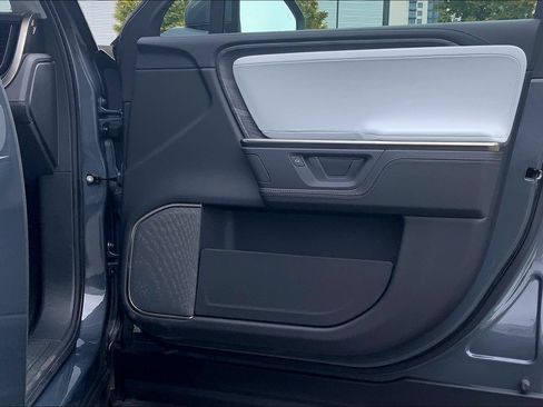 Used 2025 Rivian R1S Adventure AWD/4WD image 22