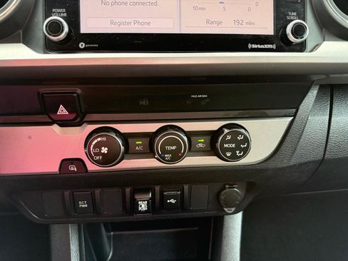 Used 2020 Toyota Tacoma SR5 RWD image 30
