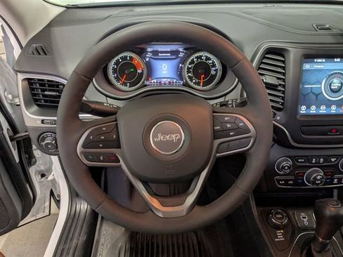 Used 2022 Jeep Cherokee Latitude Lux w/ Sun & Sound Group AWD/4WD image 17