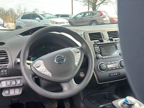Used 2017 Nissan Leaf S image 13