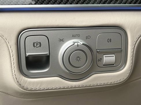 Used 2025 Mercedes-Benz GLS 63 AMG 4MATIC image 30