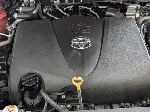 Used 2022 Toyota Highlander XLE image 10