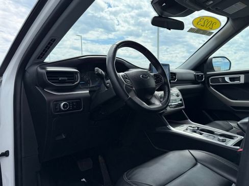 Used 2023 Ford Explorer XLT w/ Equipment Group 202A AWD/4WD image 11