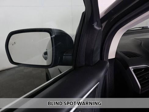 Used 2022 Ford Edge SEL w/ Convenience Package image 3