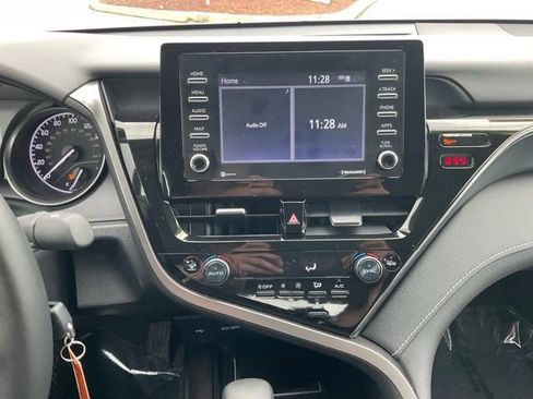 Used 2022 Toyota Camry SE w/ Cold Weather Package FWD image 16