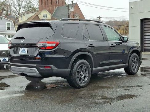 Certified 2025 Honda Pilot TrailSport image 6