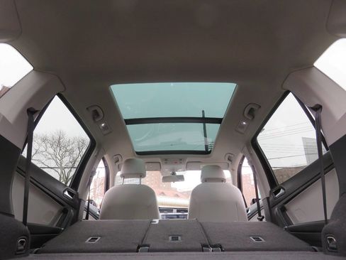 Used 2018 Volkswagen Tiguan SEL AWD/4WD image 28