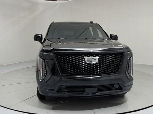 Certified 2026 Cadillac Escalade ESV Platinum Sport AWD/4WD image 7