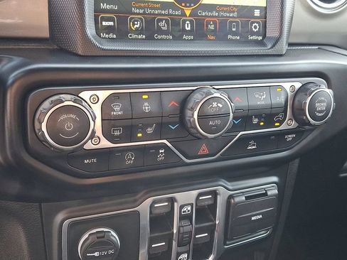 Used 2022 Jeep Wrangler Unlimited Sahara w/ Cold Weather Group AWD/4WD image 15