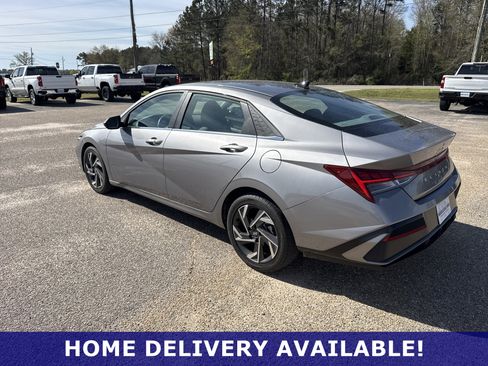 Used 2025 Hyundai Elantra SEL FWD image 17