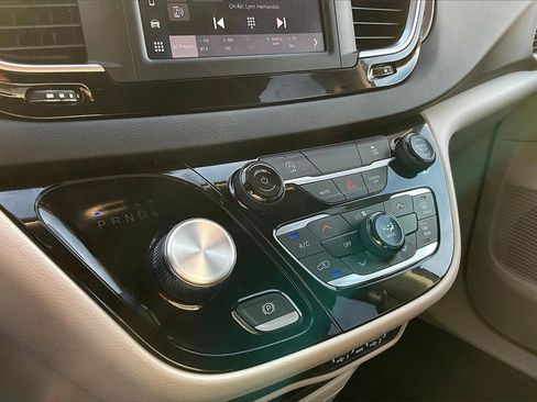 Used 2023 Chrysler Voyager LX image 23