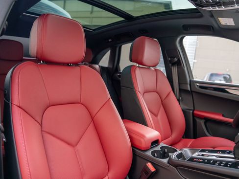 Certified 2026 Porsche Macan AWD/4WD image 26