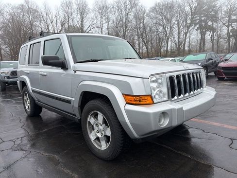 Used 2009 Jeep Commander Sport image 1