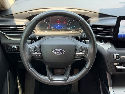 Used 2020 Ford Explorer XLT w/ Equipment Group 202A AWD/4WD image 15