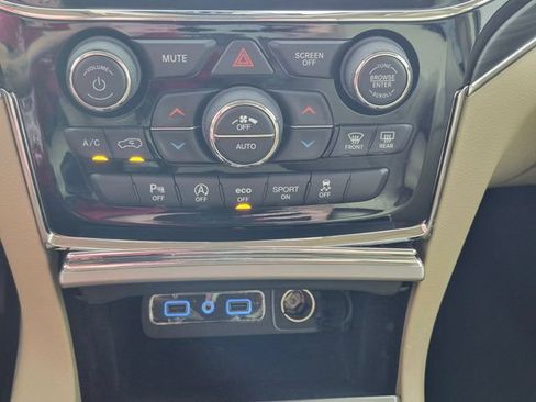 Used 2020 Jeep Grand Cherokee Limited AWD/4WD image 24