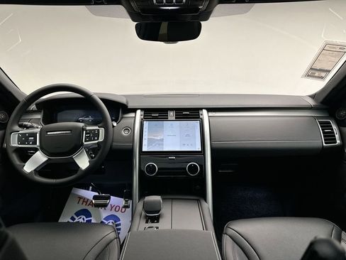 Used 2025 Land Rover Discovery Dynamic SE image 6