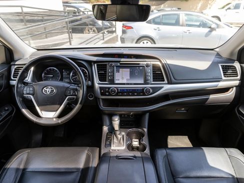 Used 2018 Toyota Highlander XLE FWD image 31