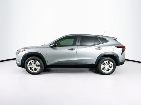 Used 2024 Chevrolet Trax LS FWD image 4