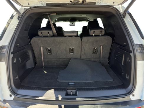Used 2025 Chevrolet Traverse LT FWD image 17