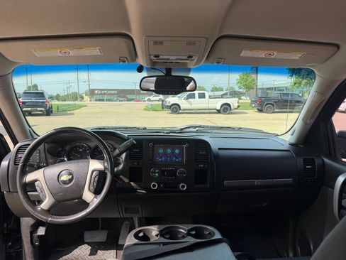 Used 2009 Chevrolet Silverado 2500 LT w/ Exterior Plus Package RWD image 25