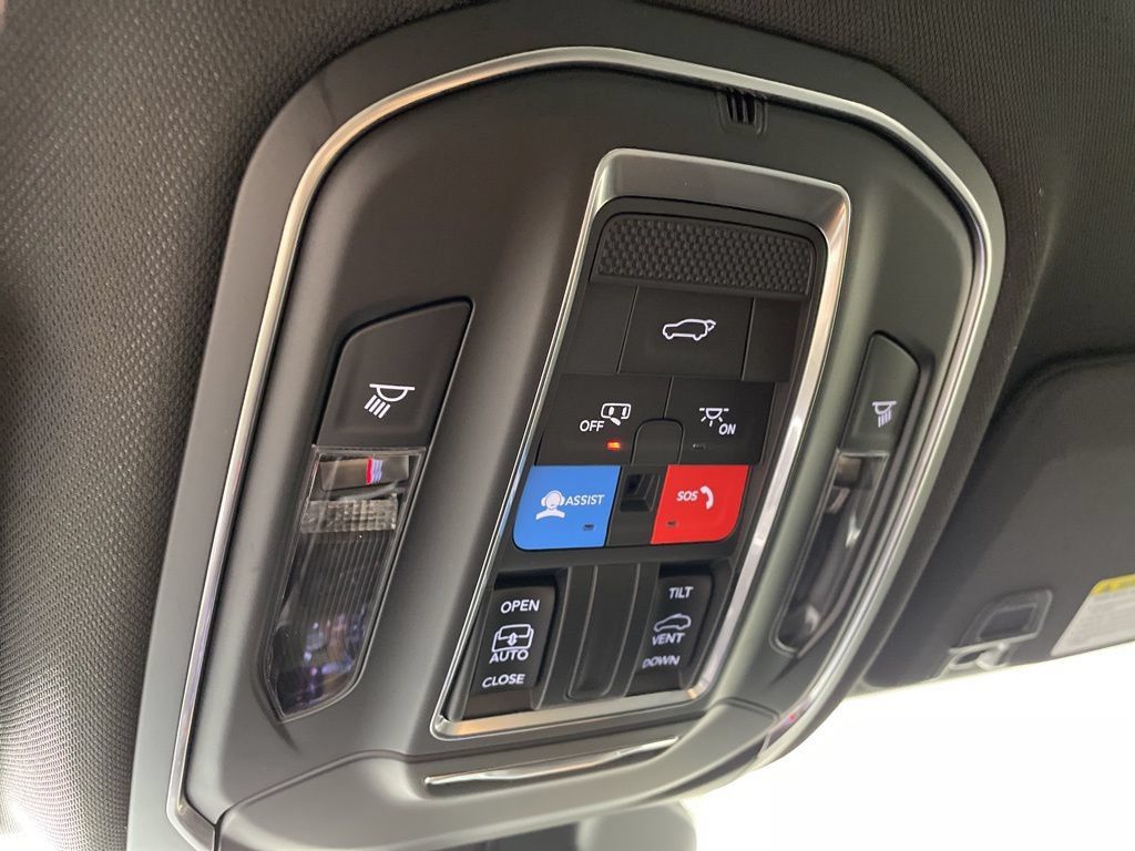 New 2025 Jeep Grand Cherokee Laredo X w/ Luxury Tech Group I AWD/4WD image 36