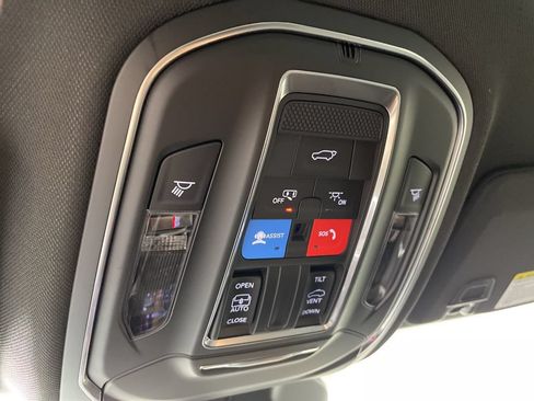 New 2025 Jeep Grand Cherokee Laredo X w/ Luxury Tech Group I AWD/4WD image 36