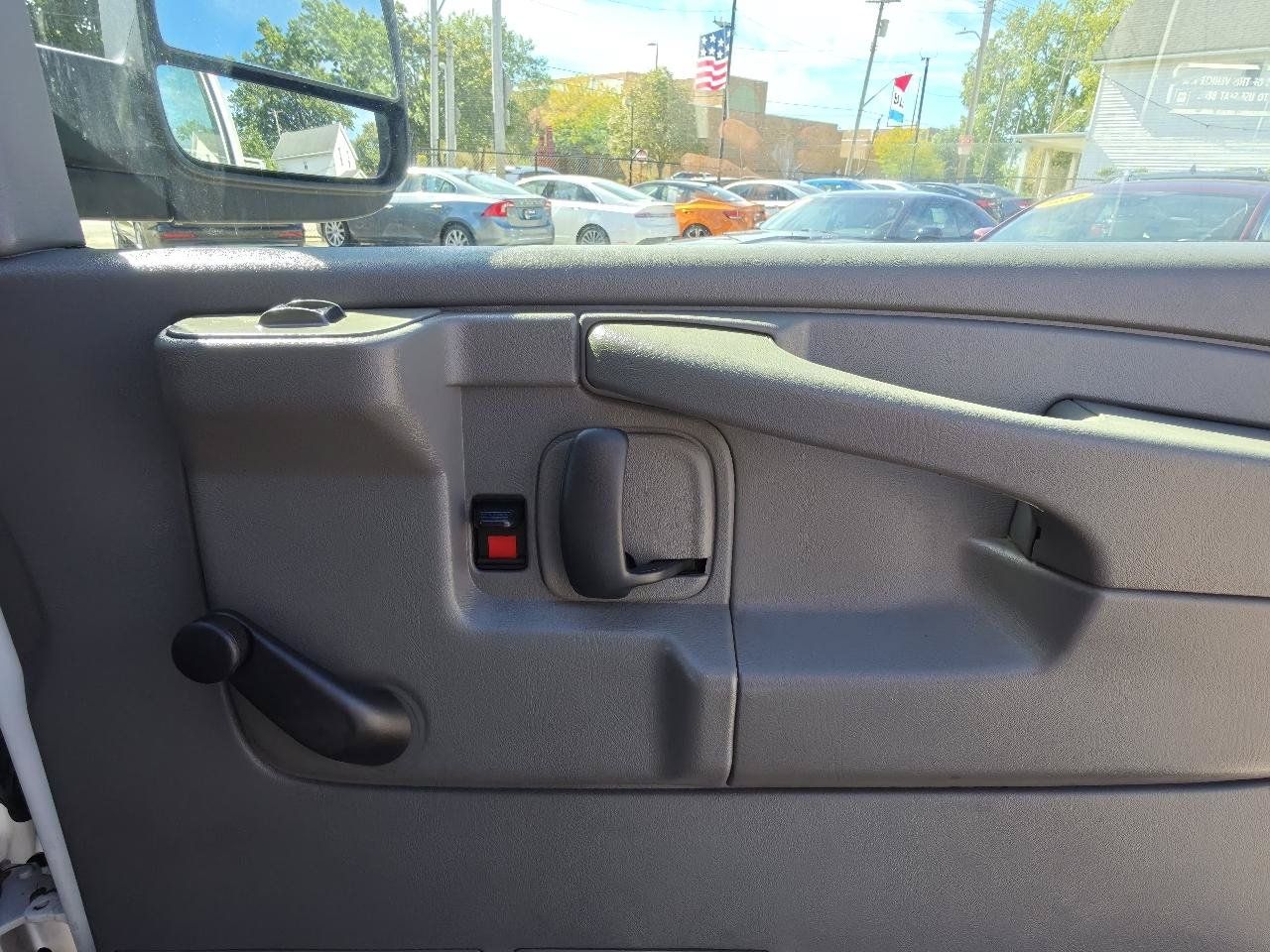Used 2013 Chevrolet Express 2500 RWD image 19