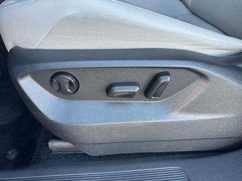 Used 2021 Volkswagen Tiguan SE w/ Panoramic Sunroof Package FWD image 26