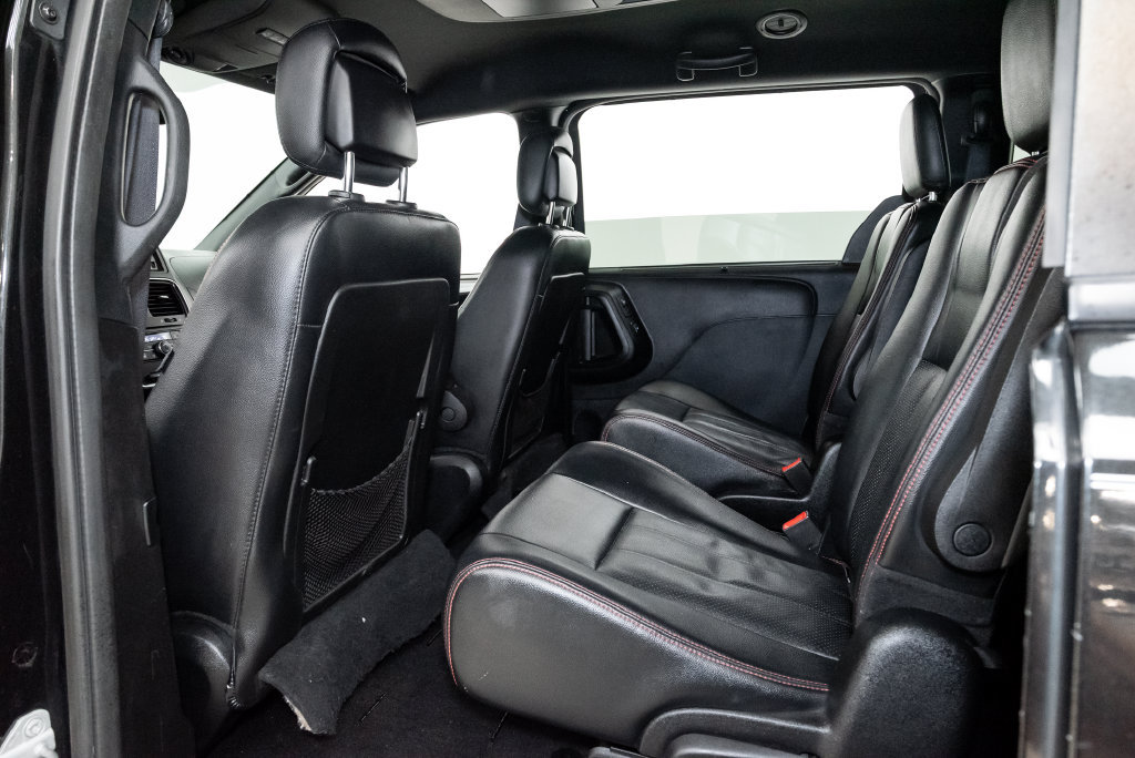Used 2016 Dodge Grand Caravan R/T w/ Driver Convenience Group FWD image 21