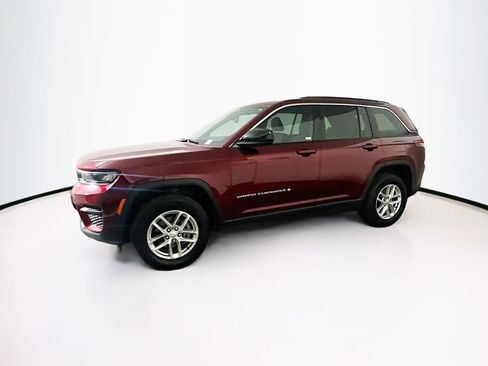 Used 2024 Jeep Grand Cherokee Laredo X image 4