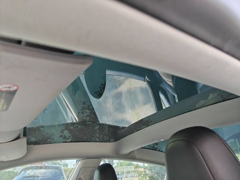 Used 2022 Tesla Model 3 Long Range AWD/4WD image 15