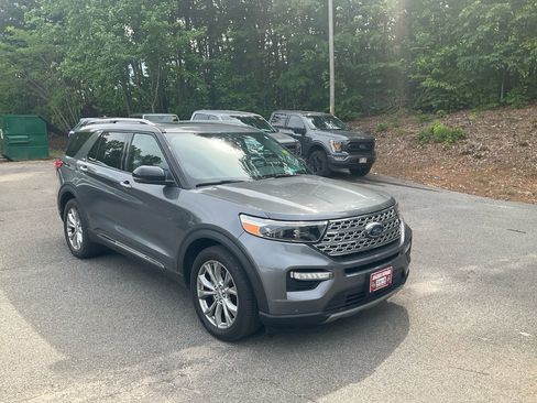 Used 2021 Ford Explorer Limited w/ Equipment Group 301A RWD image 3