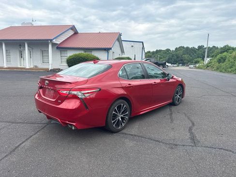 Used 2019 Toyota Camry SE FWD image 10