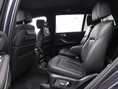 Used 2019 BMW X7 xDrive40i w/ Premium Package AWD/4WD image 16