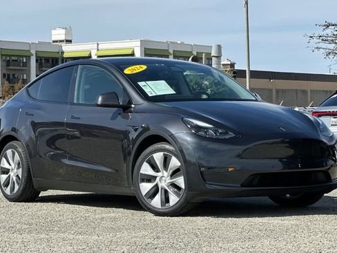 Used 2024 Tesla Model Y Long Range image 2