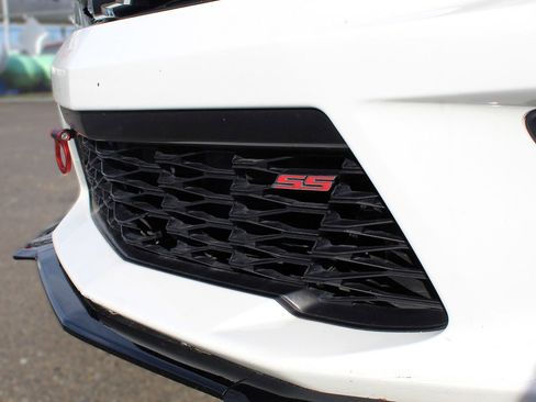 Used 2018 Chevrolet Camaro SS RWD image 3