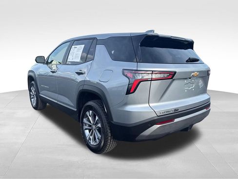 Used 2025 Chevrolet Equinox LT FWD image 3