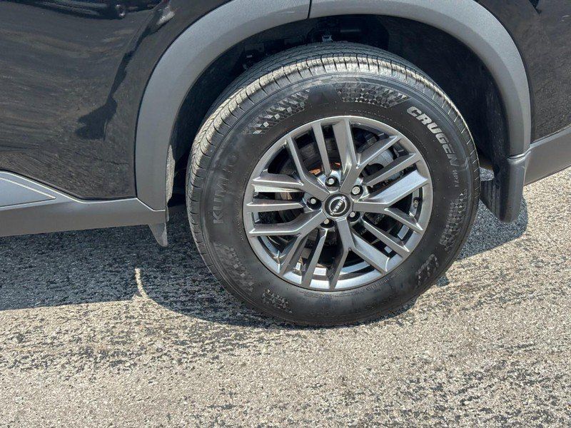 Used 2023 Nissan Rogue S AWD/4WD image 12