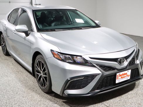 Used 2024 Toyota Camry SE image 5